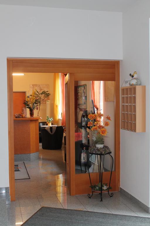 Pension Zum Romer เอนส์ ภายนอก รูปภาพ