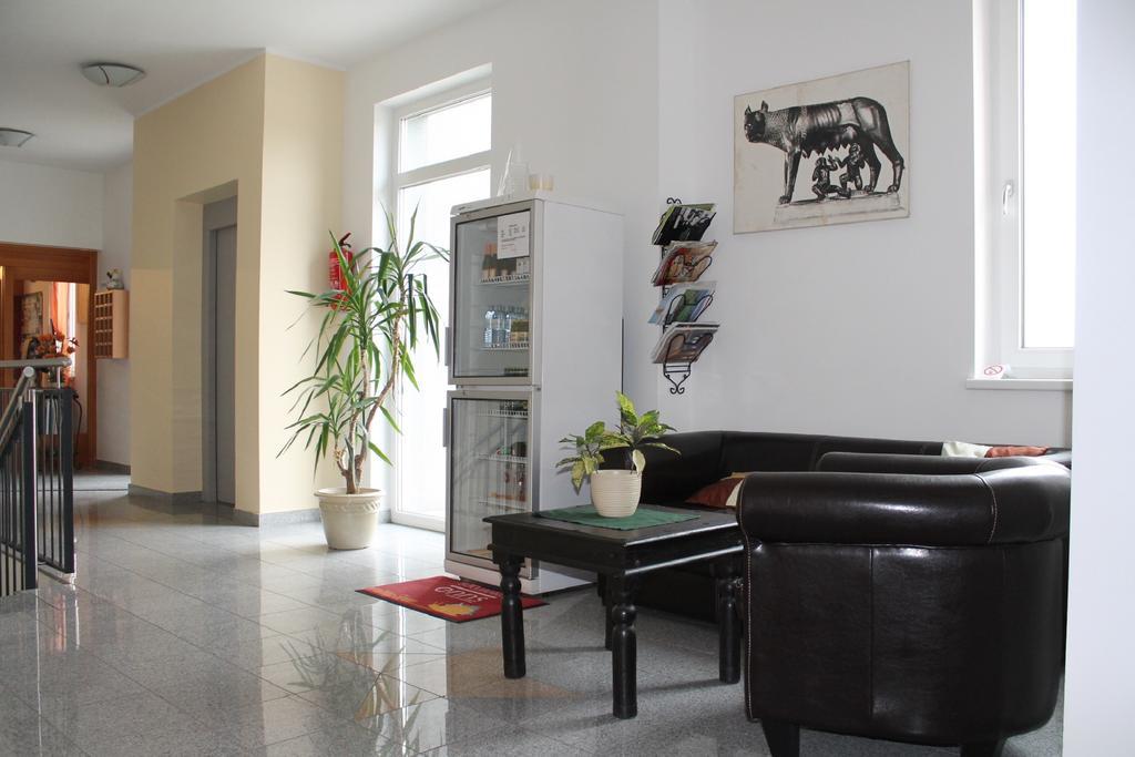 Pension Zum Romer เอนส์ ภายนอก รูปภาพ